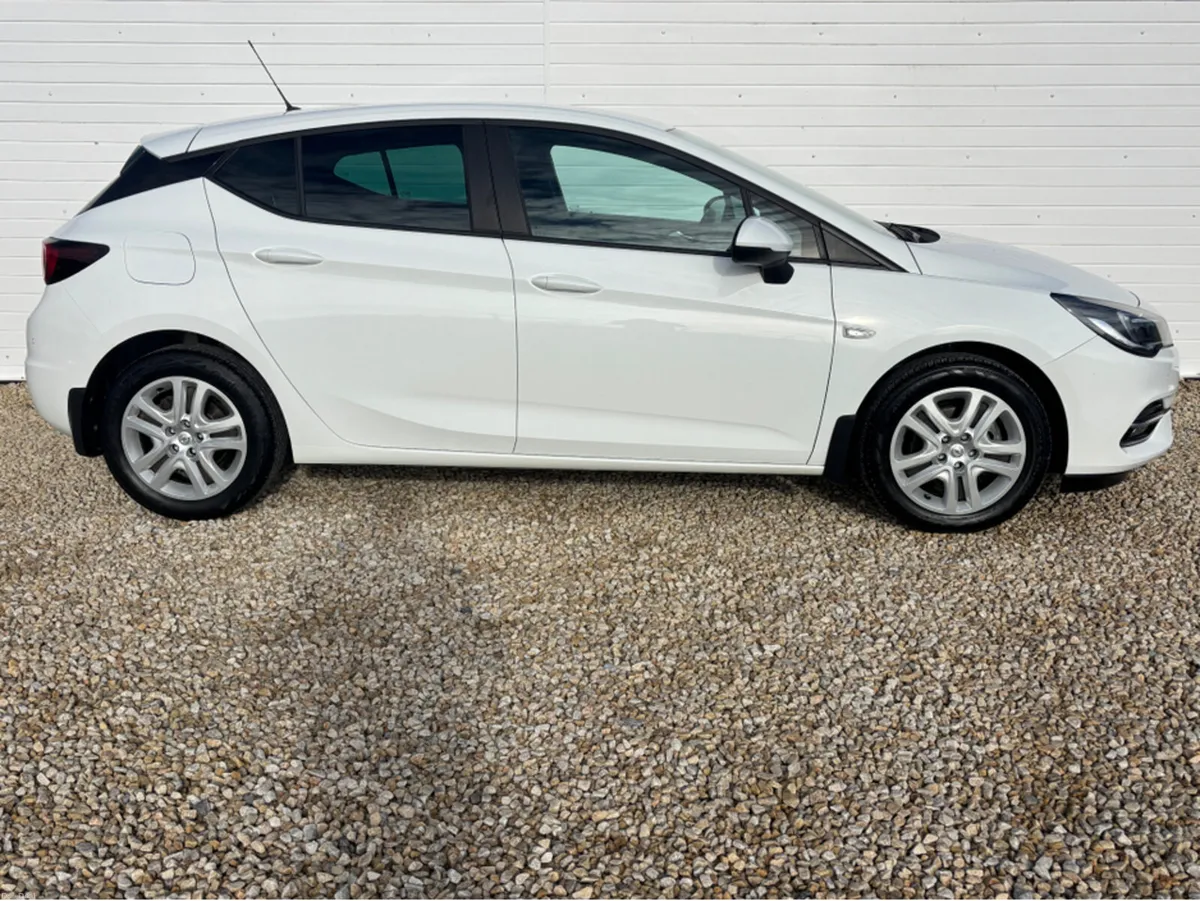 Opel Astra HATCH SC 1.2I TURBO 11 110PS 5 - Image 3