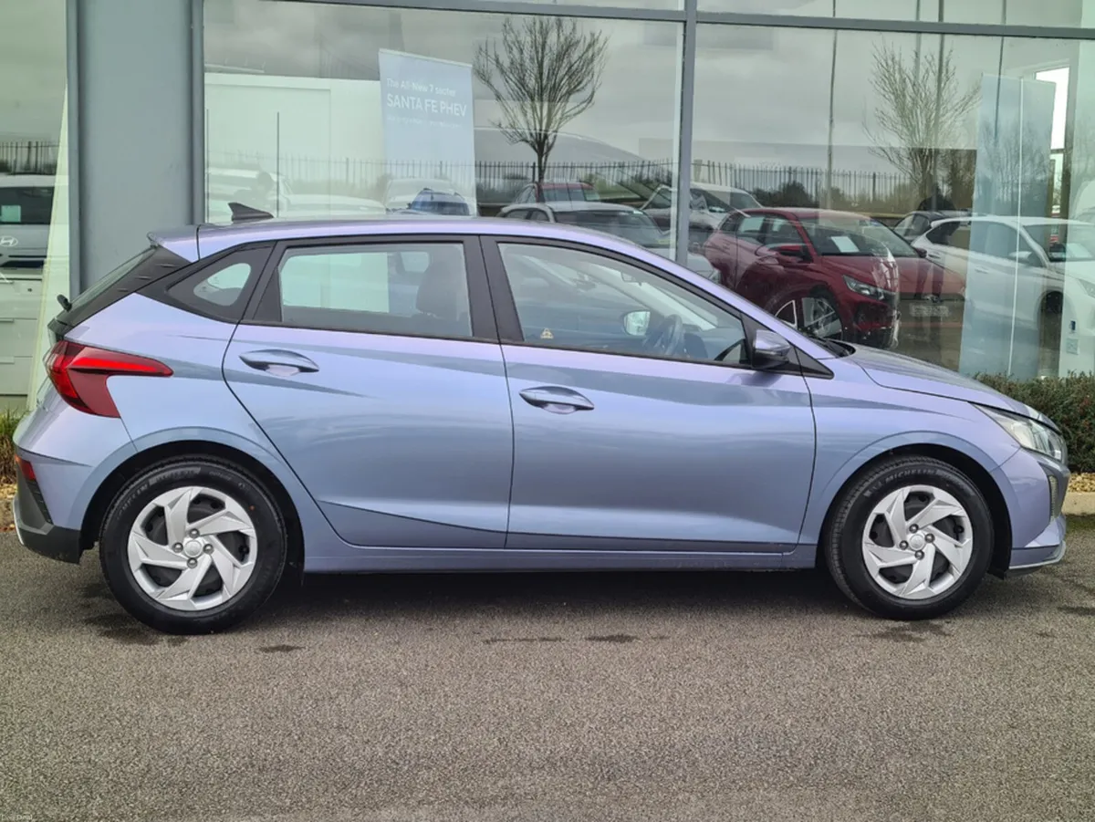Hyundai i20 PETROL 5DR - Image 3