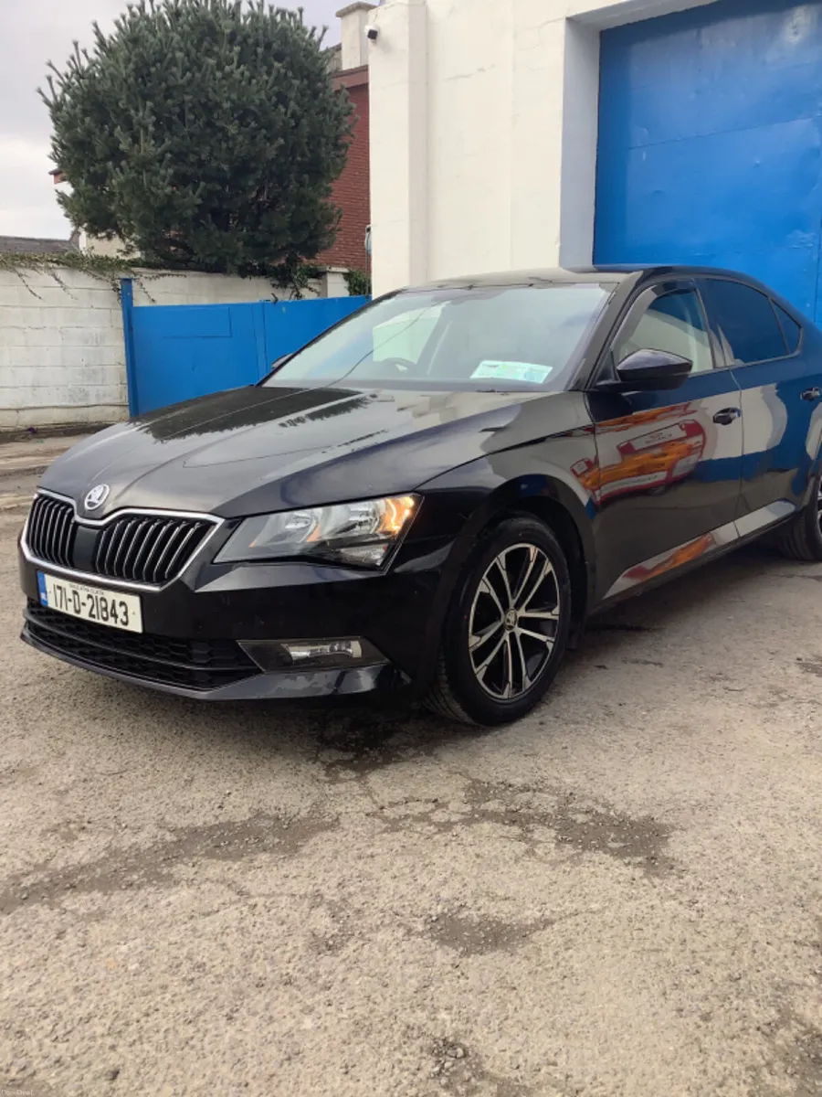 Skoda Superb 2017 - Image 2