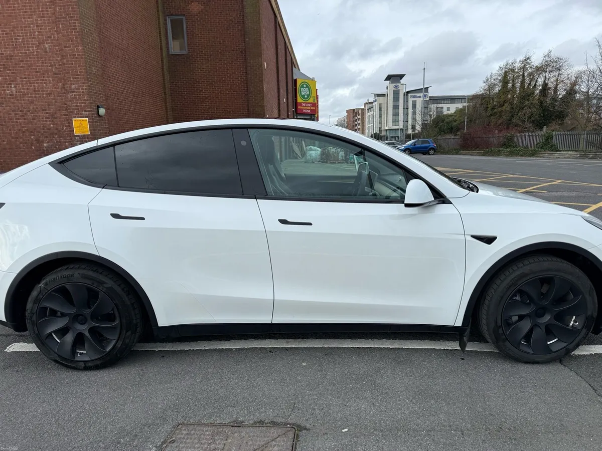 Tesla Model Y LongRange AWD - Low Mileage - Image 3