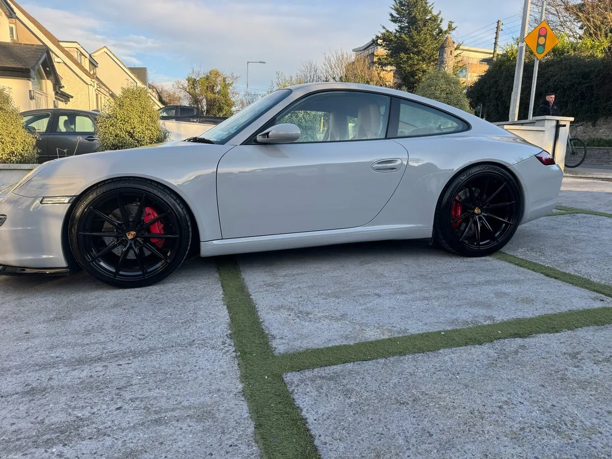 Porsche911  997 carrera 2 - Image 2