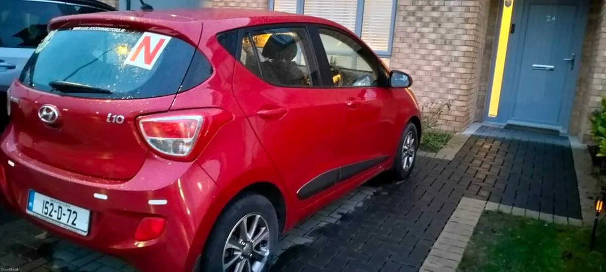 Hyundai i10 - Deluxe - Automatic**Low mileage** - Image 3