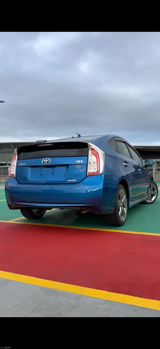 Toyota Prius 1.8 Hybrid - VERY LOW MILEAGE - Image 4