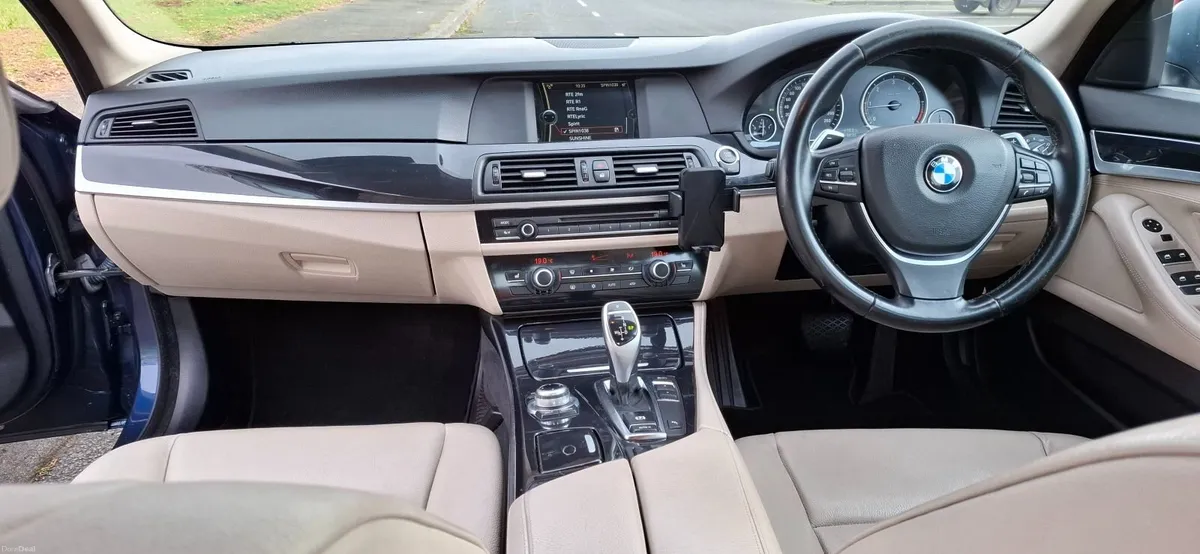 BMW 5-Series 2012 - Image 2