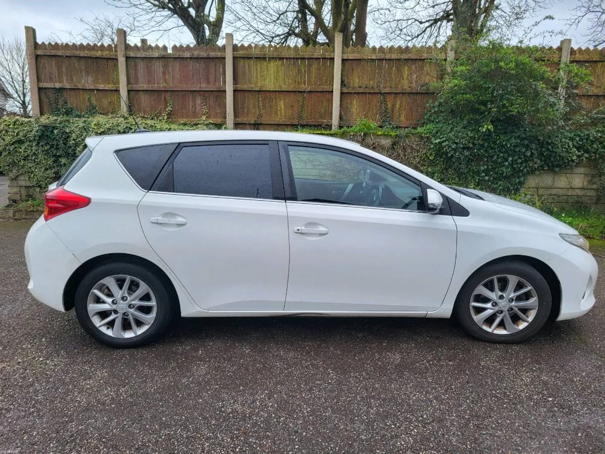 141 Toyota Auris - Image 1