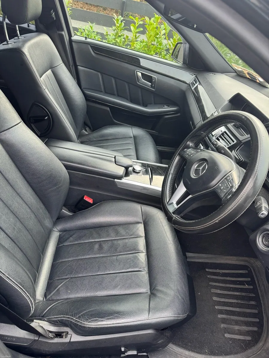 Mercedes E220 - Image 3