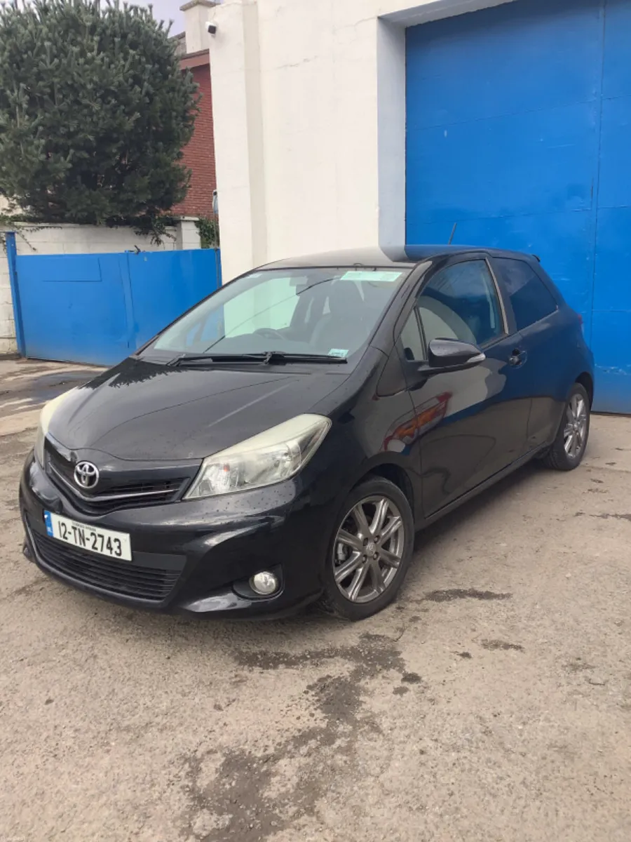 Toyota Yaris 2012 - Image 2