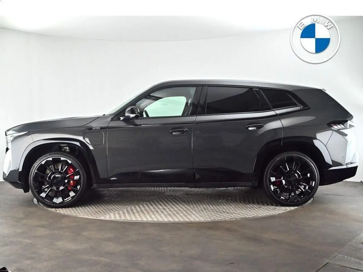 BMW XM 50e - Image 3