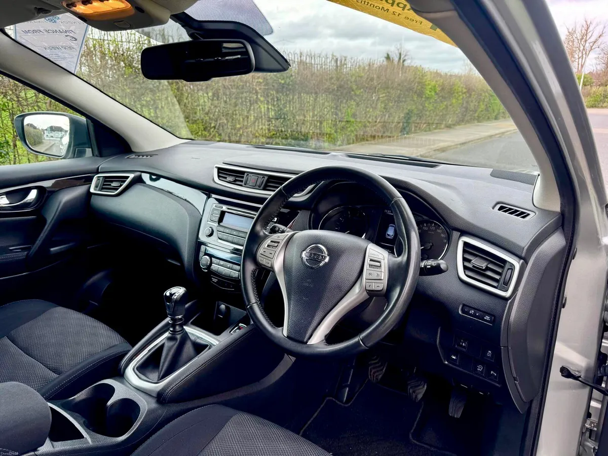 Nissan Qashqai Petrol Manual Low Miles - Image 6