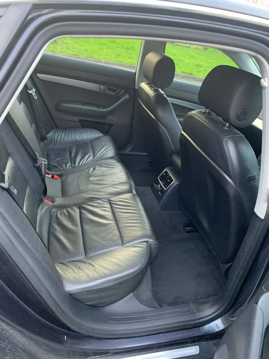 Audi A6 2010 - Image 2