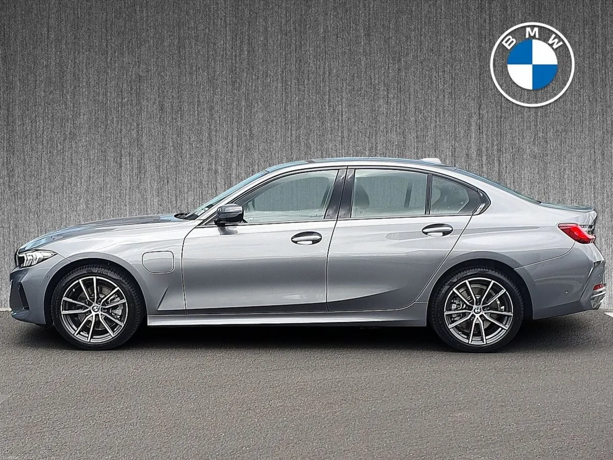 BMW 3-Series 330e Sport Saloon - Image 4