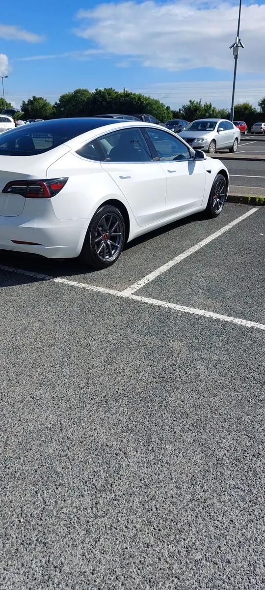 Tesla Model 3 2020 - Image 4