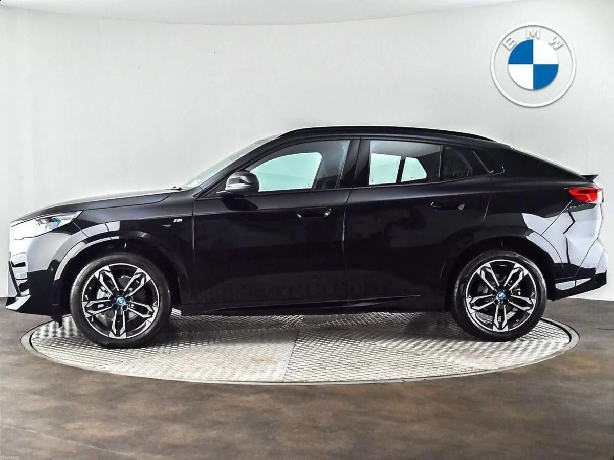BMW iX2 eDrive20 M Sport - Image 3