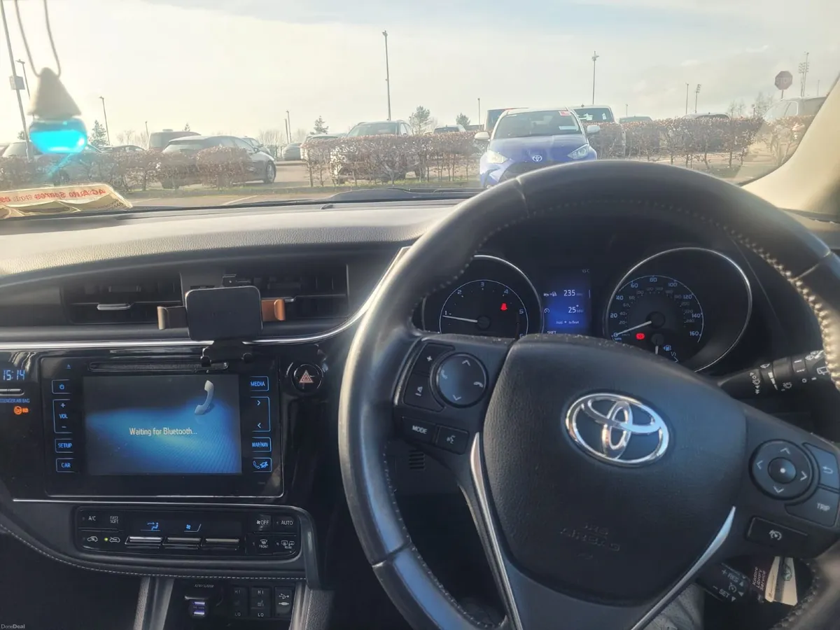 Toyota Auris 2015 - Image 4
