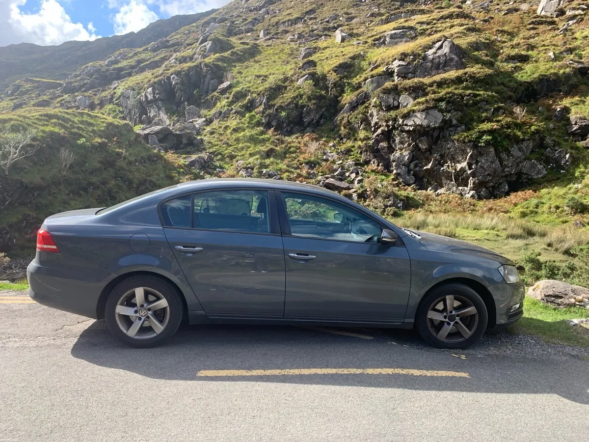 Volkwagen Passat 2012 - Image 2