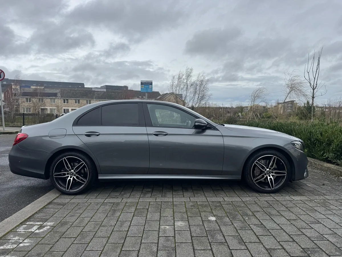 Mercedes Benz E220 AMG Night edition - Image 2