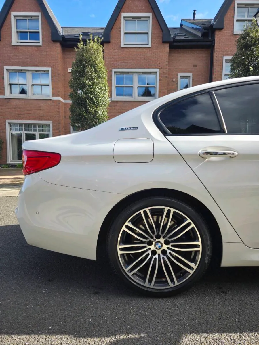 2017 BMW 530e (G30) M Sport - Image 2