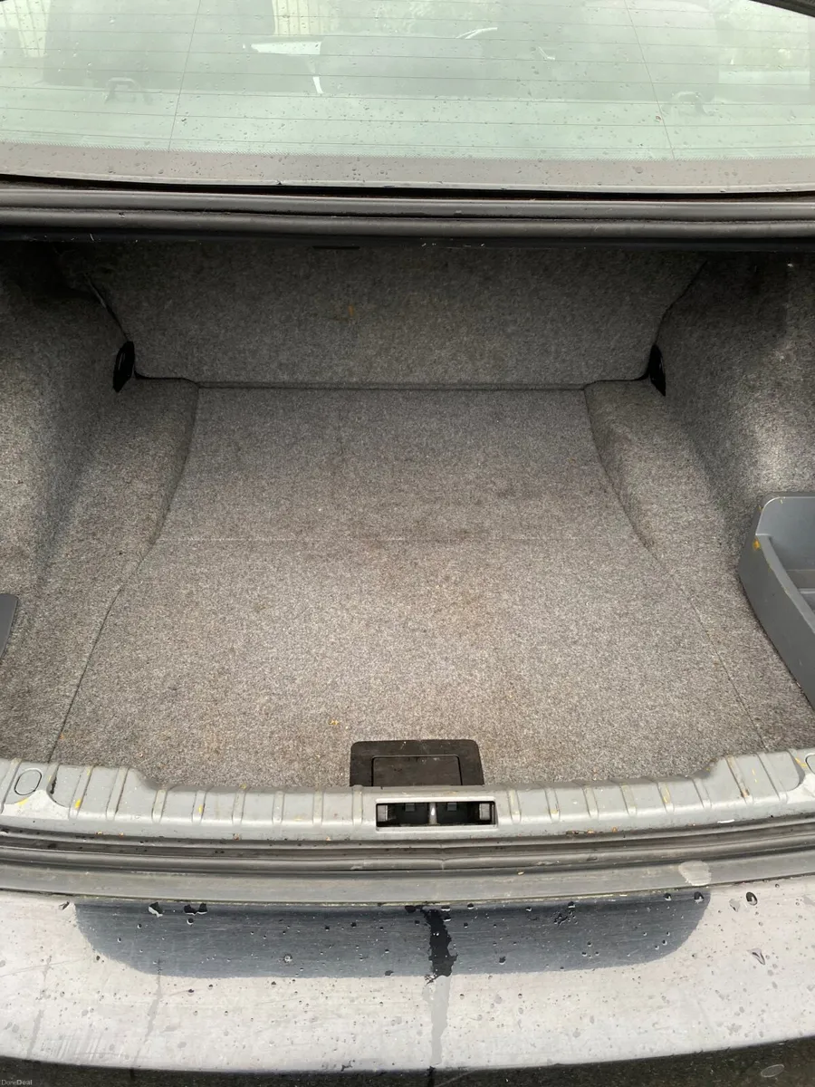 BMW 3-Series 2009 - Image 2