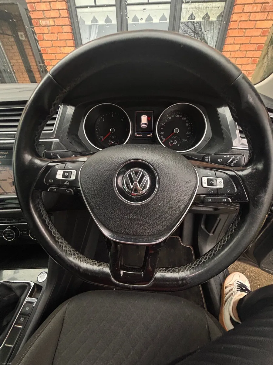 Volkswagen Tiguan 2017 - Image 2