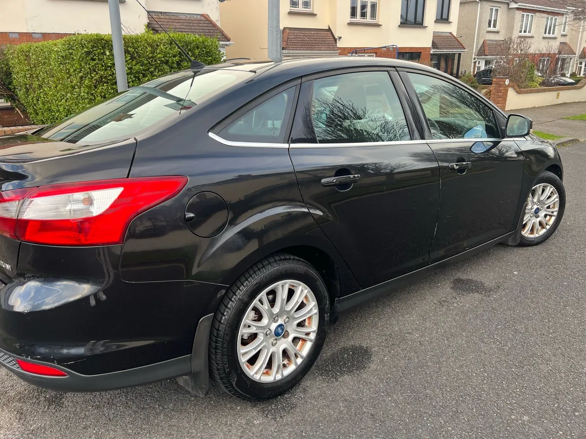 Ford focus saloon titanium - Image 4