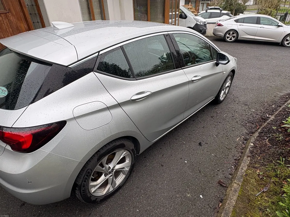 Opel Astra 2018 - Image 2