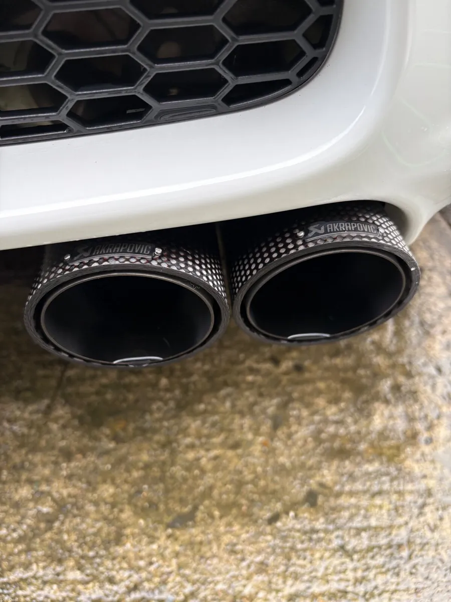 BMW M3 E92 Manual | Karbonius | Akrapovic - Image 4