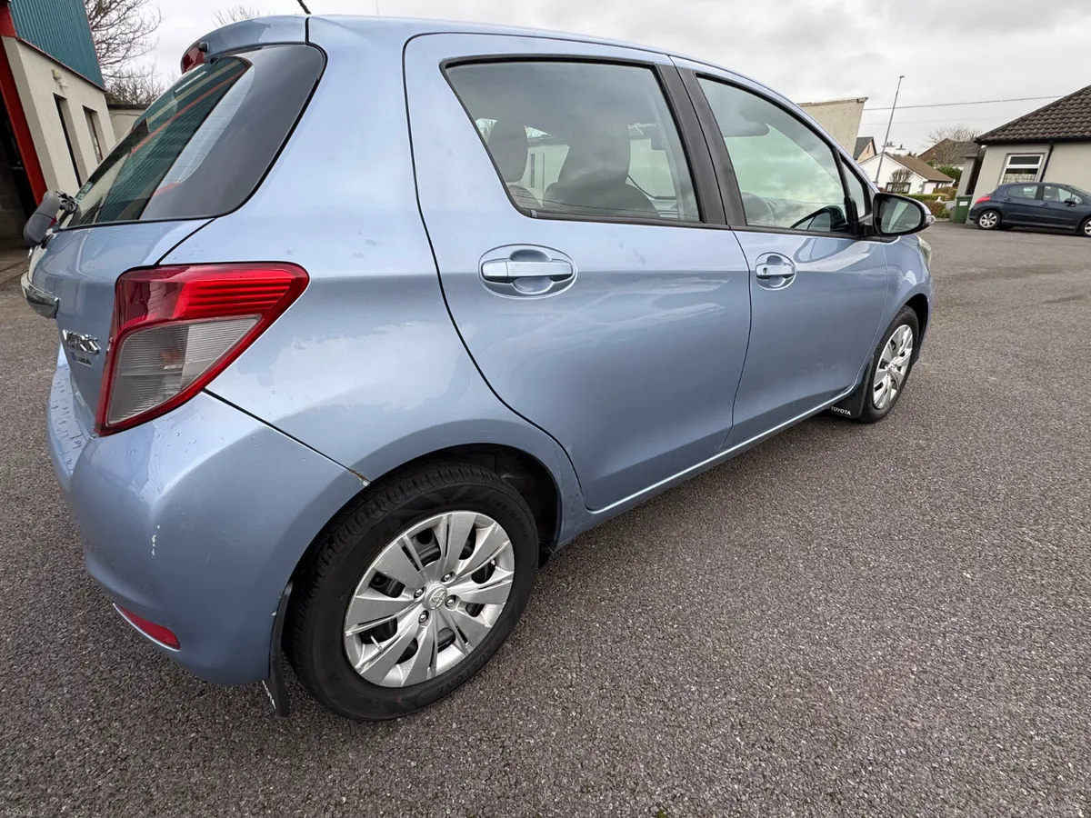 Toyota Yaris 2011 - Image 3