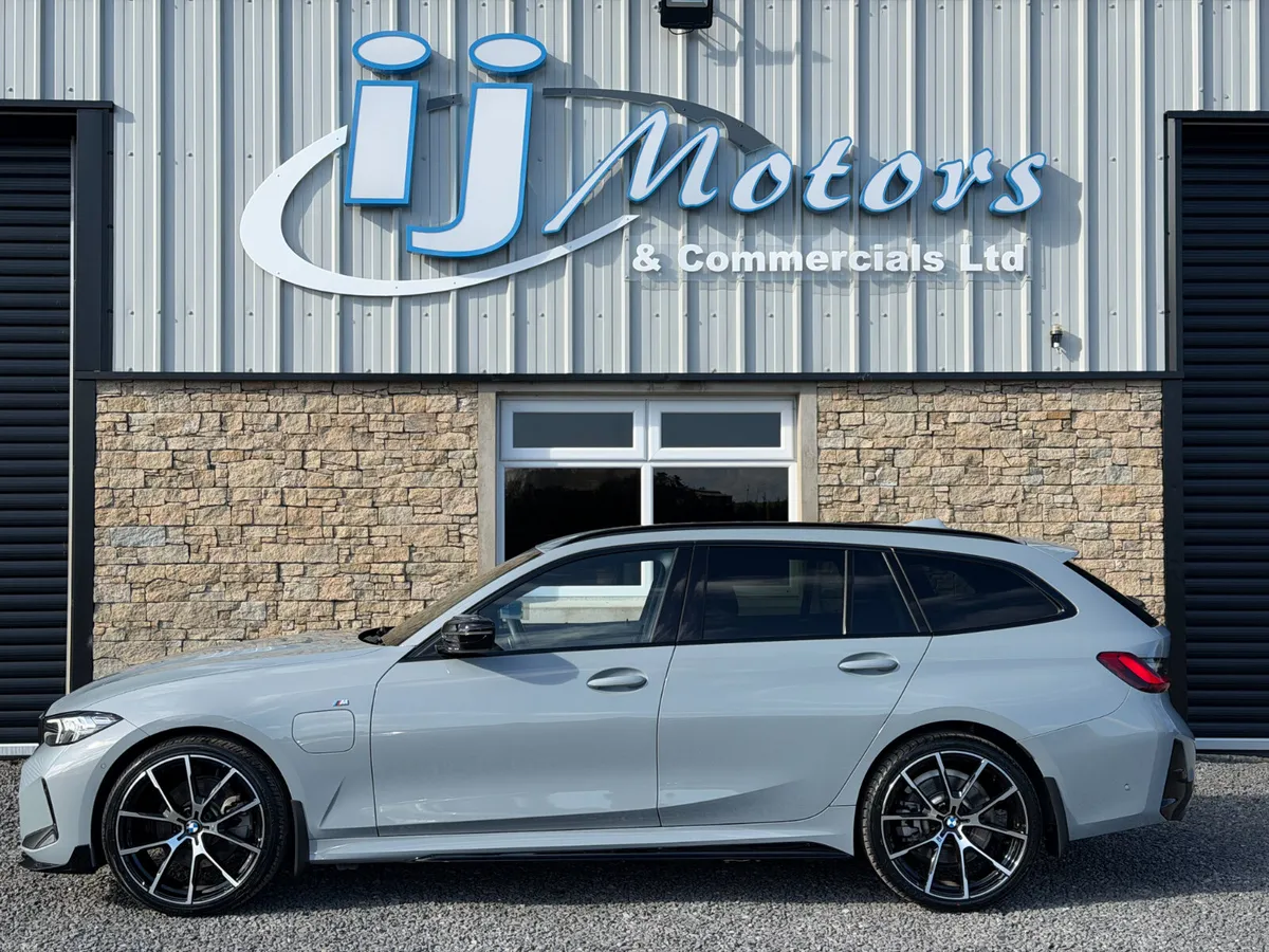 25 BMW 330E 2.0 T 22.3 KWH M SPORT ESTATE - Image 4