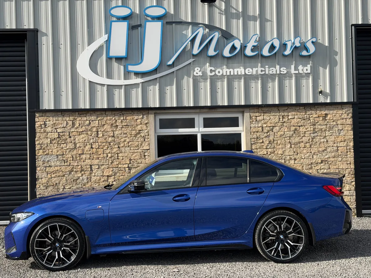25 BMW 330E 2.0 T 22.3 KWH M SPORT SALOON - Image 4