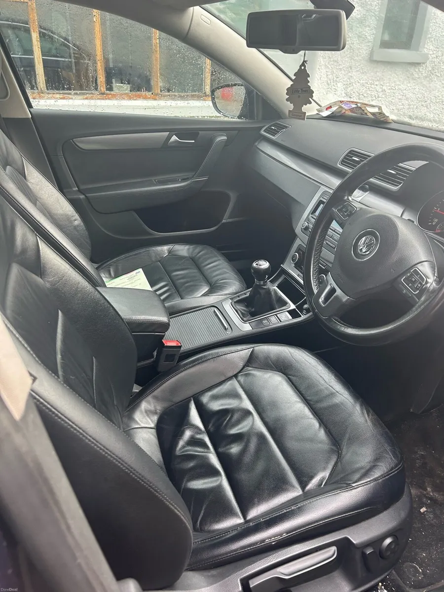 Volkswagen Passat - Image 4