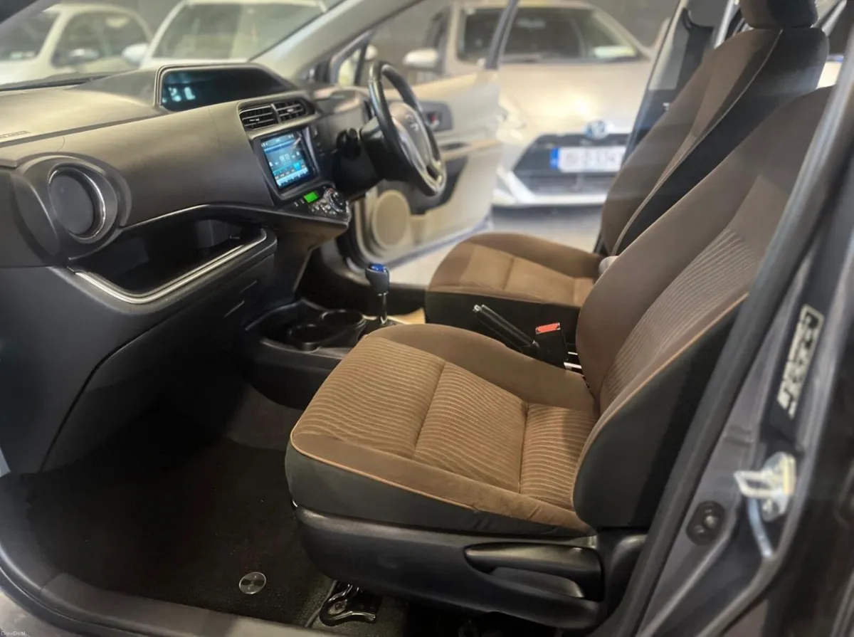 Toyota Aqua 2013 - Image 4