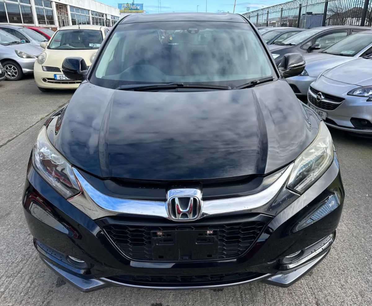 14 HONDA VEZEL 1.5 HYBRID/ New Nct/ warranty - Image 3