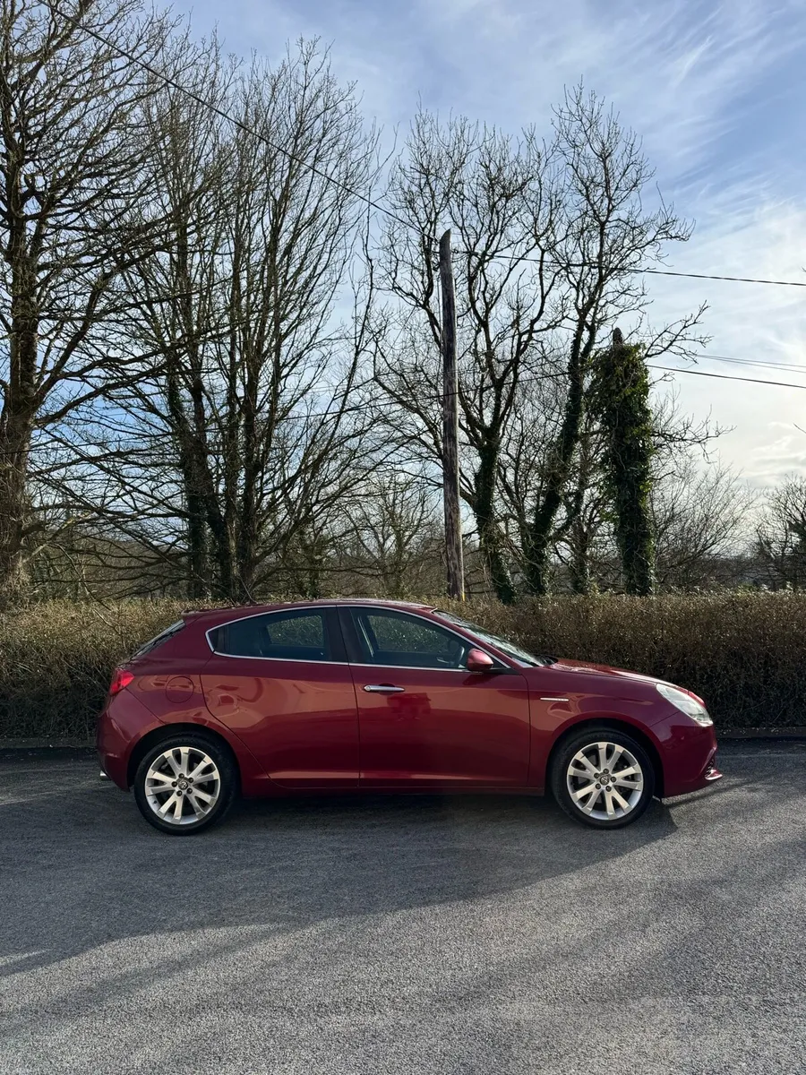 2011 Alpha Romeo Giulietta - Image 2