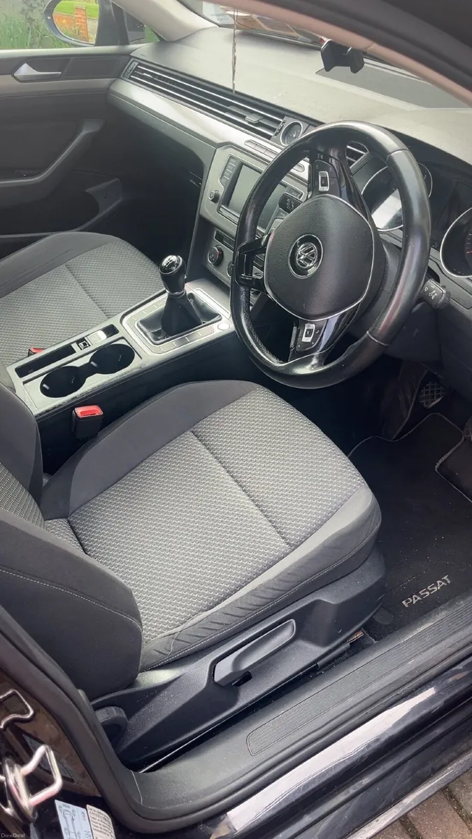 Volkswagen Passat 2017 - Image 4