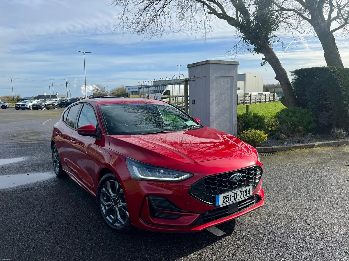 Ford Focus ST Line X 2025 - Image 1