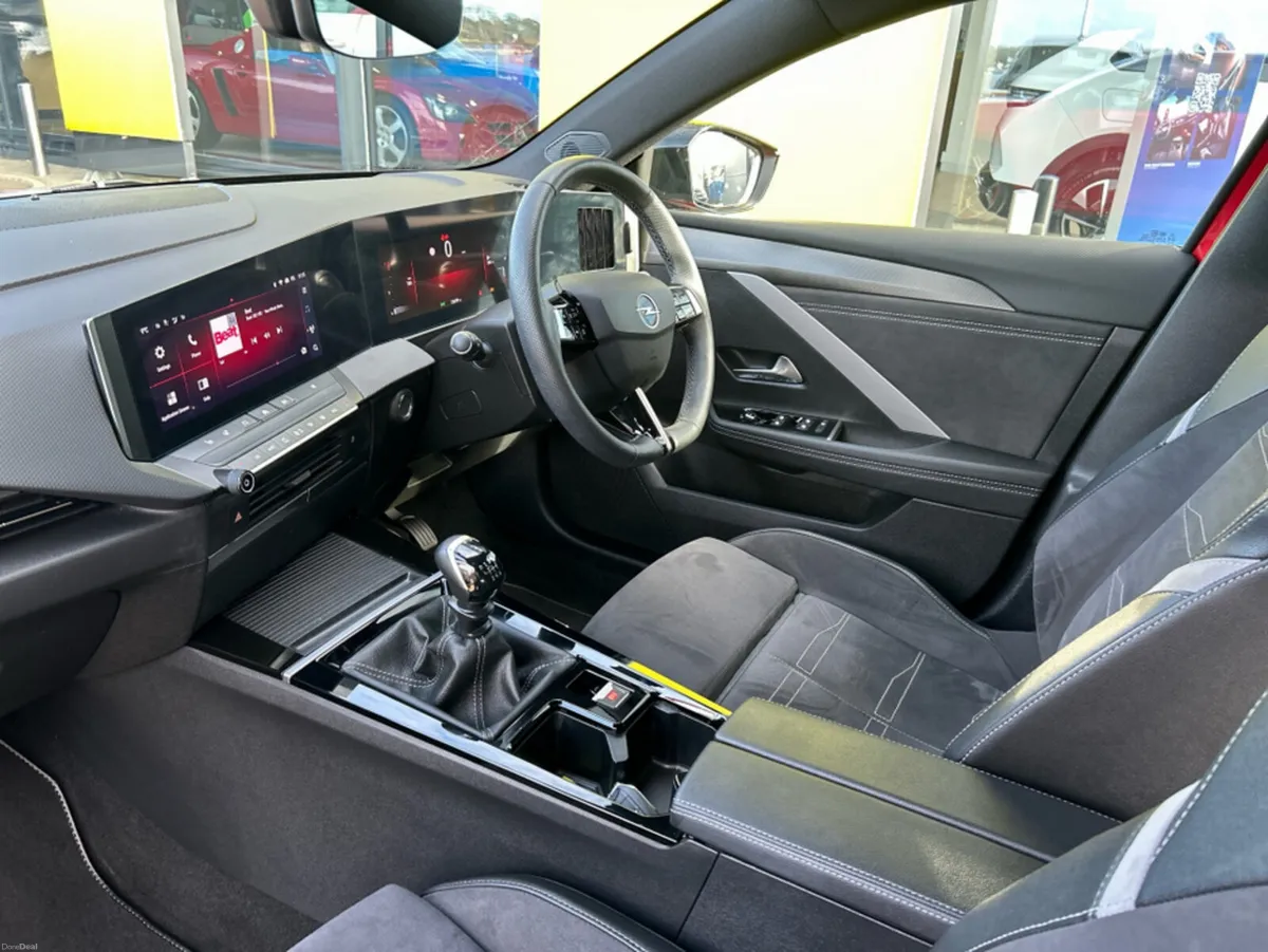 Opel Astra HATCH-GS-1.2 130PS-PETRO - Image 3