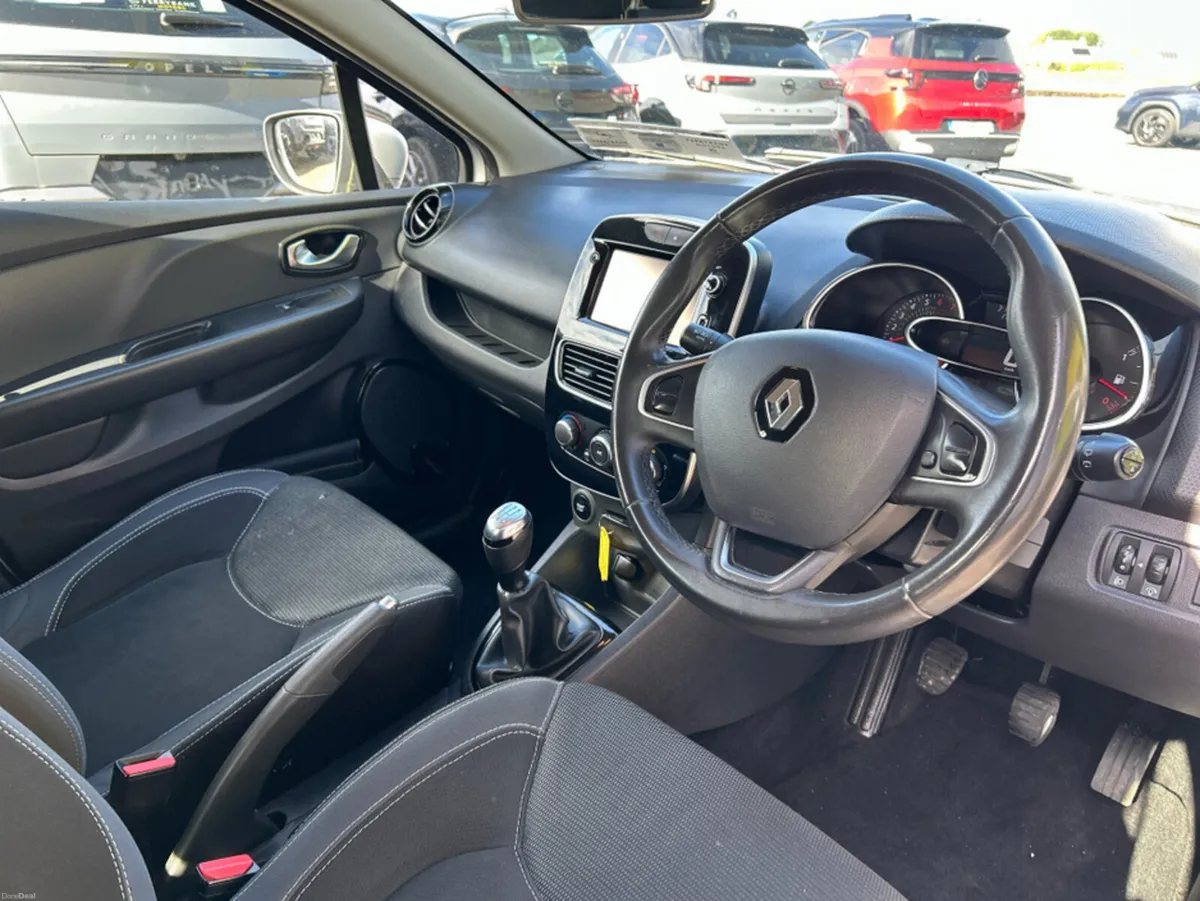 Renault Clio IV DYNAMIQUE NAV 1.2 PETR 4DR - Image 6