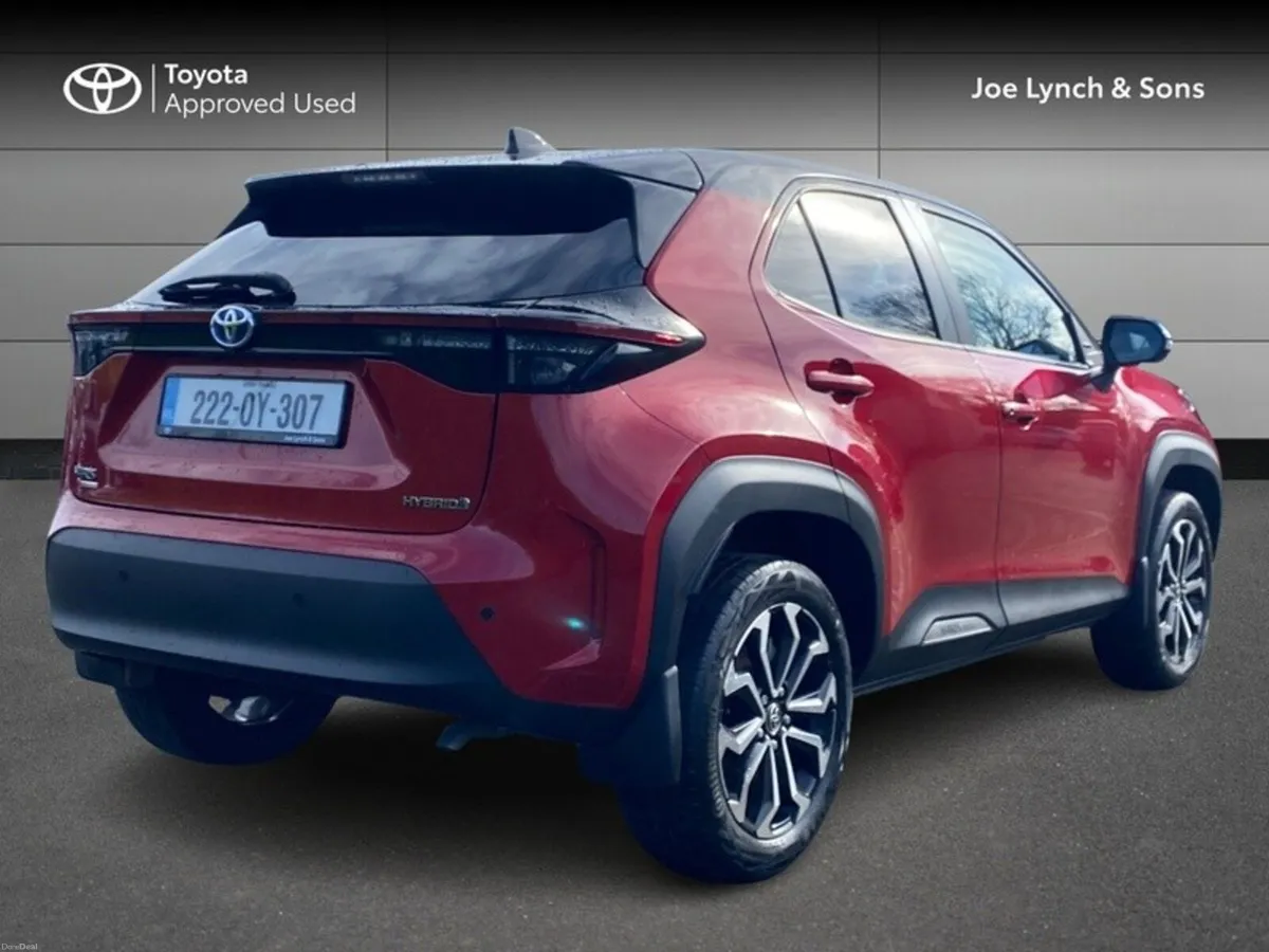 Toyota Yaris Cross Hybrid Luna Sport Bi-Tone - Image 2