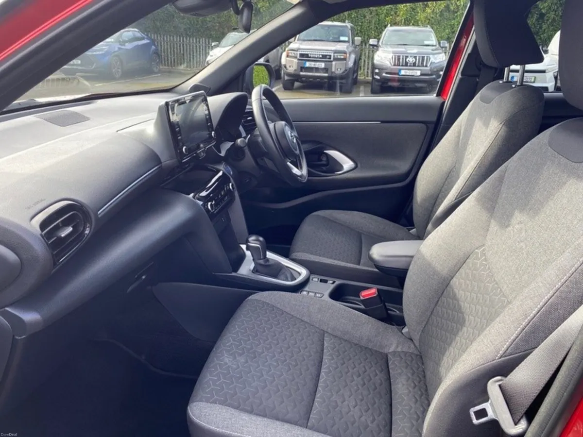 Toyota Yaris Cross Hybrid Luna Sport Bi-Tone - Image 6