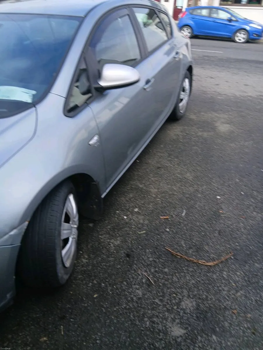 Opel Astra Hatchback - Image 2