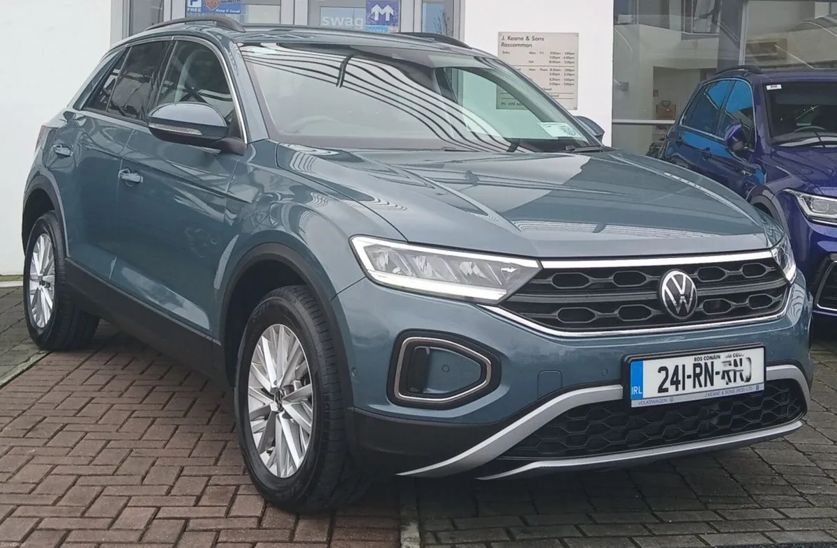 Volkswagen T-Roc LIFE 2.0 TDI 116HP **REAR VIEW CA - Image 1