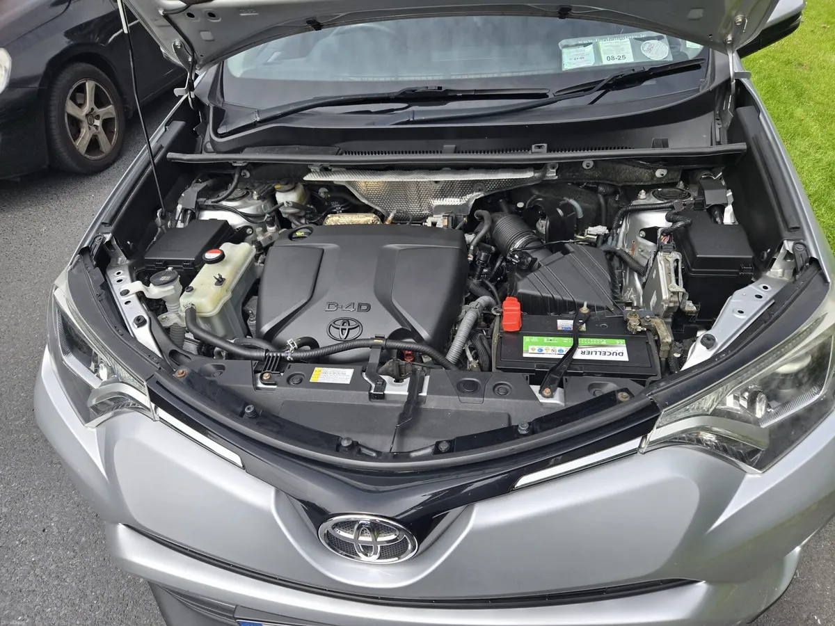 Toyota RAV4 2016 - Image 2