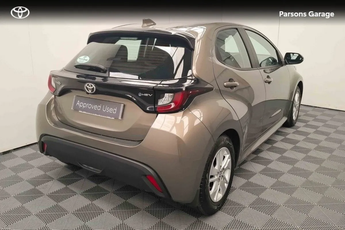 Toyota Yaris HYBRID 115 LUNA - Image 2