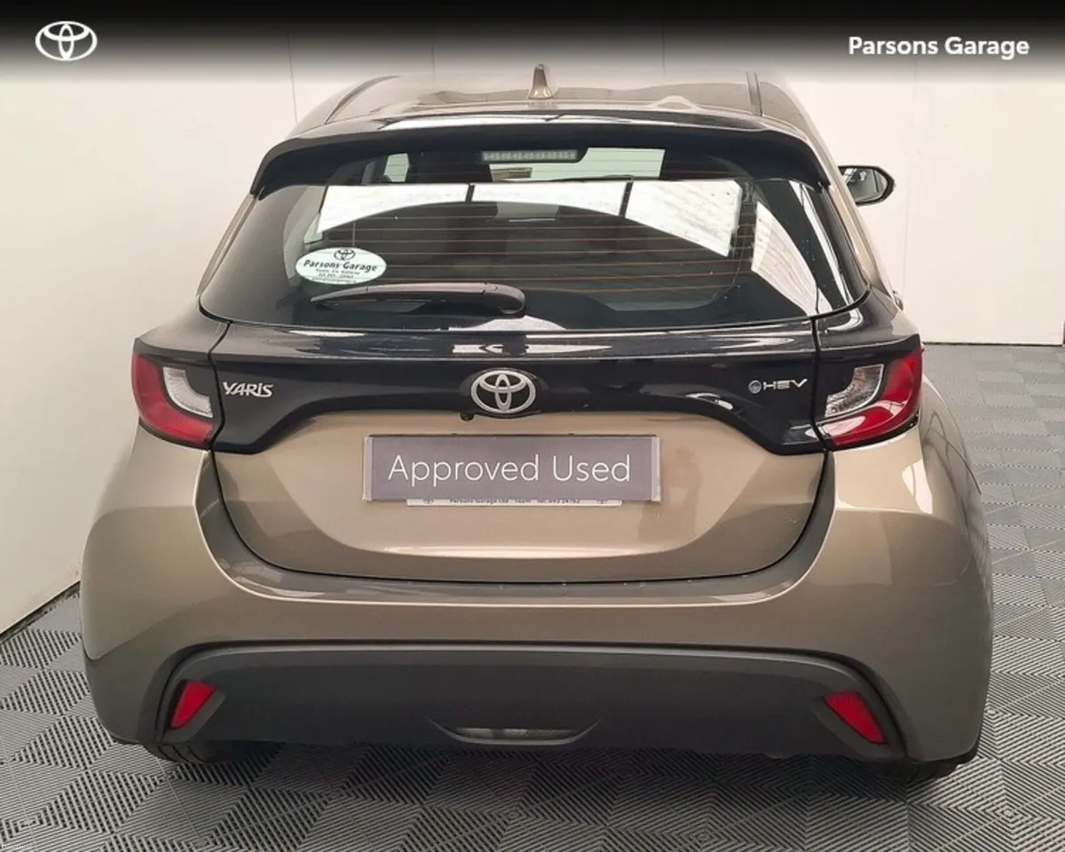 Toyota Yaris HYBRID 115 LUNA - Image 4
