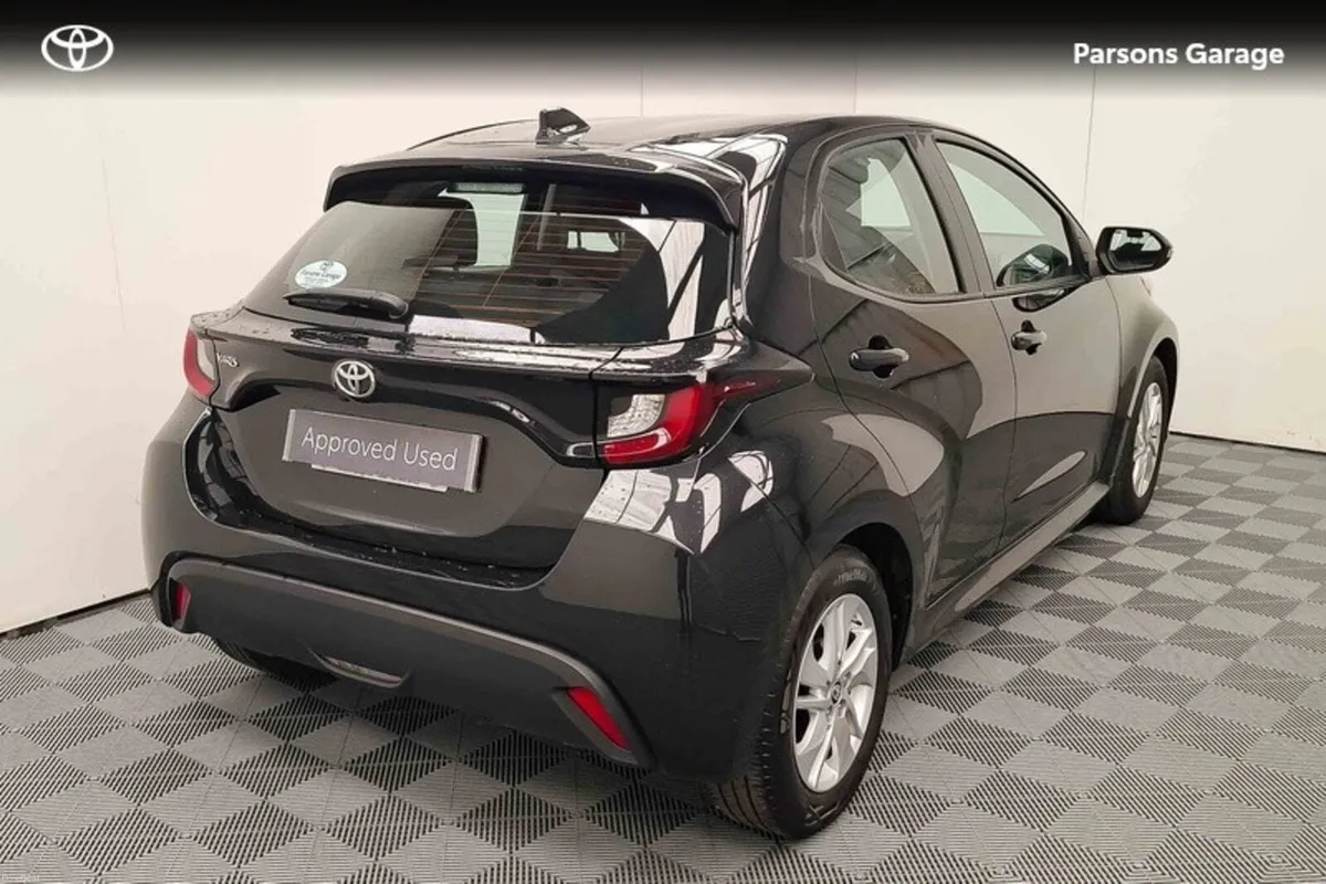 Toyota Yaris YARIS 1.5 LUNA - Image 2