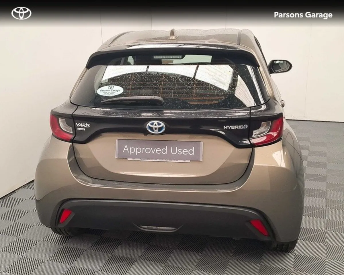 Toyota Yaris YARIS 1.5 HYBRID LUNA - Image 4