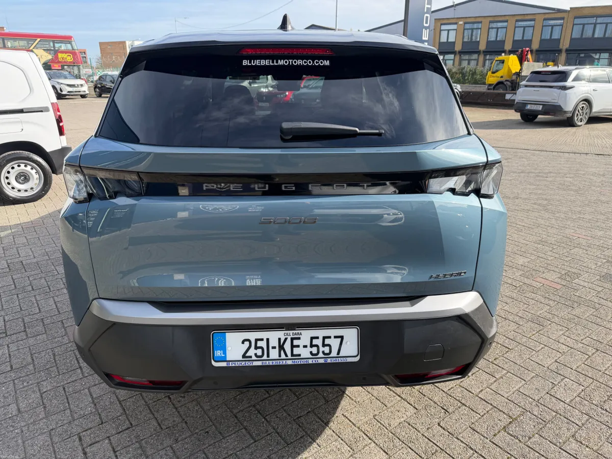 2025 Peugeot 5008 GT hybrid - Image 6