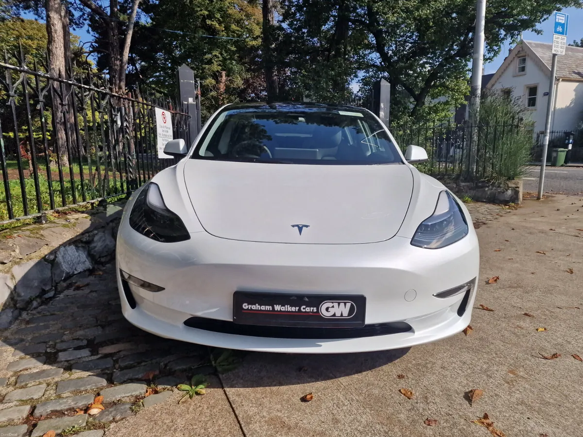 2023 (231) Tesla Model 3 Performance AWD - Image 3