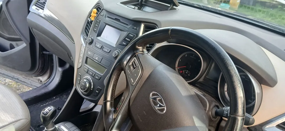 Hyundai Santa Fe 2013 on hold - Image 1
