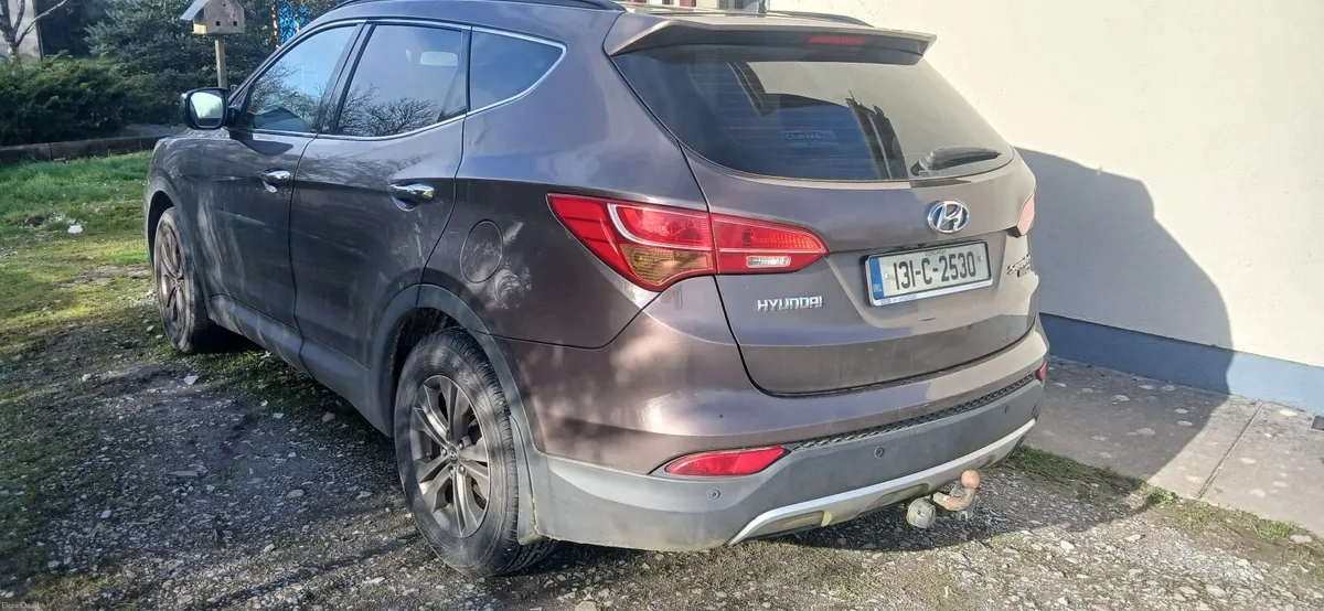 Hyundai Santa Fe 2013 on hold - Image 4